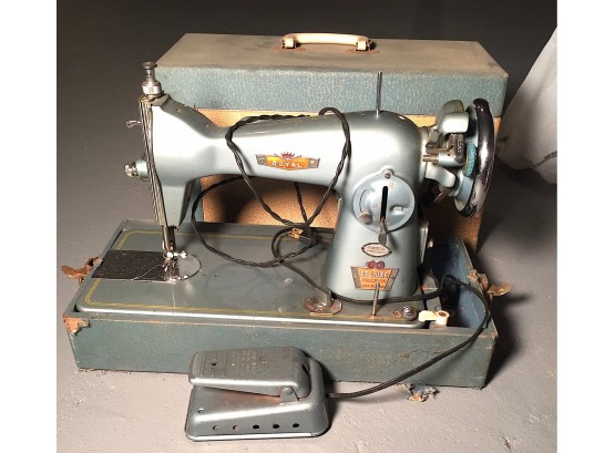 Vintage De Luxe Precision Portable Sewing Machine (ph)