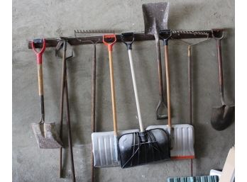 Variety Of Shovels (130)