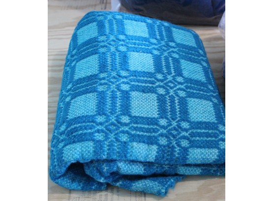 3 Piece Comforter Set & 2 Blankets (B27)