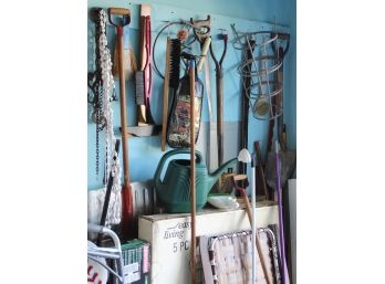 Assorted Garden Tools Wall (G183)