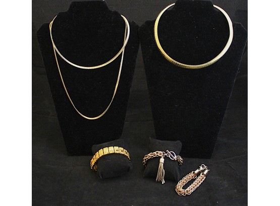 Assorted Jewelry 3 Necklaces & 2 Bracelets (B064)