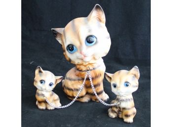 Vintage Ceramic Cat & Kittens Figurines Chained Trio  (136)