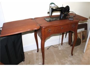 Singer Sewing Machine GREAT CONDITION Serial #AK647026 (104)