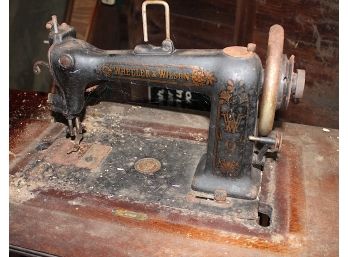 Antique Singer Sewing Machine With Attachments (76)