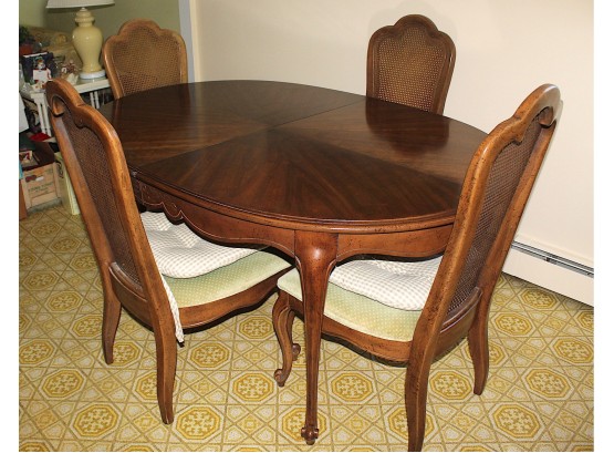 Dining Table With 4 Chairs (R055)