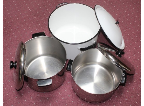 Three Farberware Pots With Lids (R095)