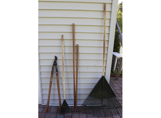 Assorted Gardening Tools (R108)