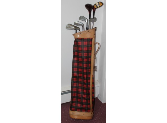 JC Higgins Plaid Golf Bag With Assorted Golf Clubs (R032)