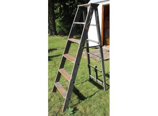 J Melen Wooden Ladder, 5.5'T (R107)