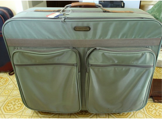 Large American Tourist Suitcase (O016)