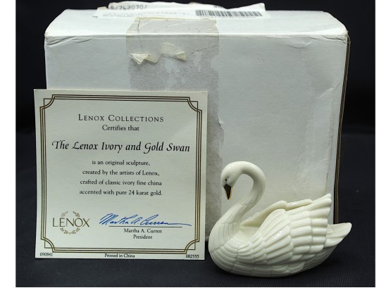 Lenox Ivory & 24k Gold Swan (R149)