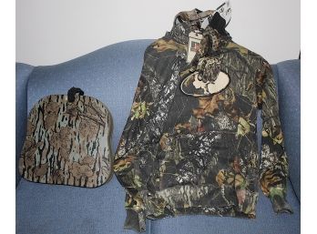 Camo Hunting Accessories: Cushion, Manzella Gloves, Real Tree APG Hat, & Russell Outdoors Hoodie (R010)