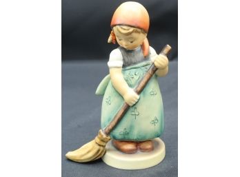 W. Goebel Hummel 'Little Sweeper' #171 Vintage Figurine (R130)