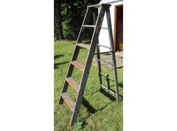 J Melen Wooden Ladder, 5.5'T (R107)