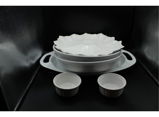 Four Assorted Serving Trays And Two Corning Ware Ramekins (O190)