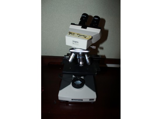Olympus CH-2 Microscope With Carrying Case (O069)