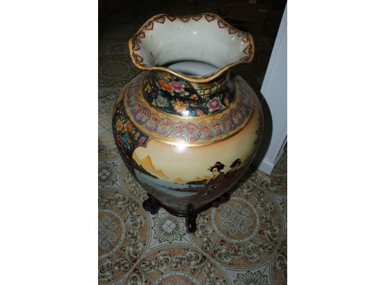 Handpainted Satsuma Vase With Wooden Stand 24' X 16' (O135)