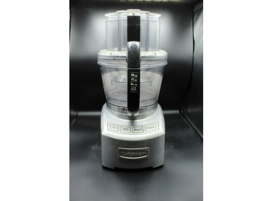 Cuisinart Food Processor With Attachments (O195)