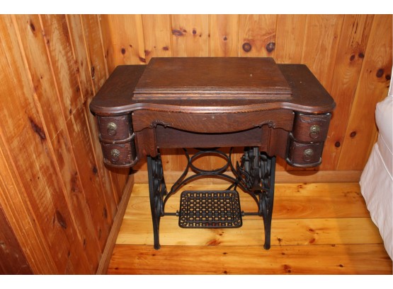 Vintage Treadle Sewing Machine Table 34' X 31' X 19' (078)