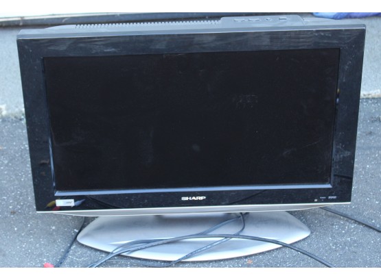 Sharp 26in Flat Screen TV (G147)