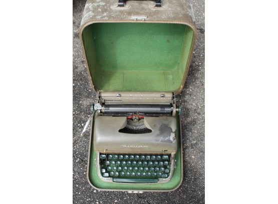 Vintage Remington Typewriter (R195)