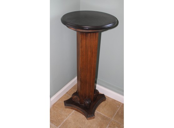 Pedestal Accent Table (159)