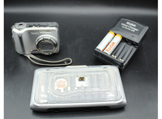 Kodak Schneider 5X Optical Zoom Camera & Charging Dock (151)