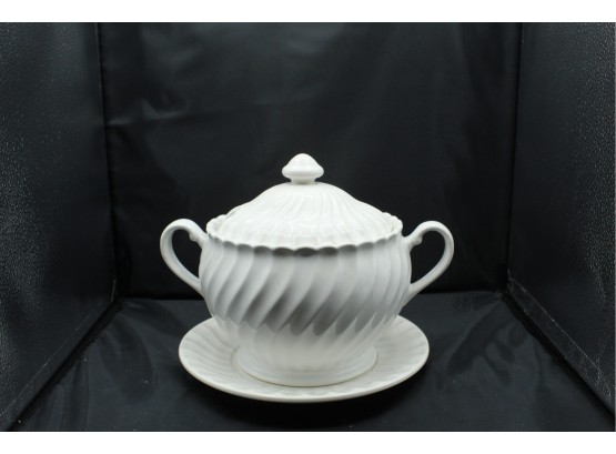 Japanese Soup Tureen With Plate. Missing Ladle (185)