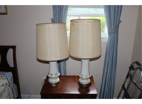 Two White Lamps With White Lamps Shades (070)