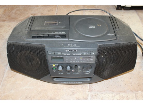 Sony CFD V15 Radio, CD, Cassette Player (197)