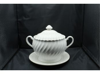 Japanese Soup Tureen With Plate. Missing Ladle (185)