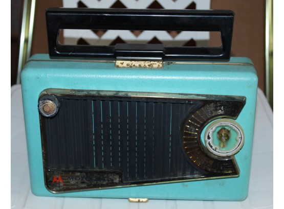 Vintage Motorola Radio With Carrying Handle (R104)