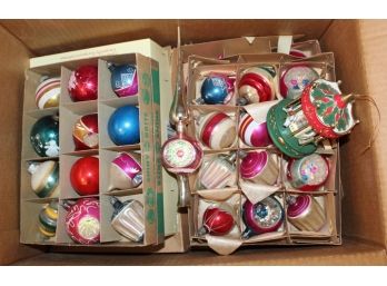 Vintage Assorted Christmas Ornaments (R108)