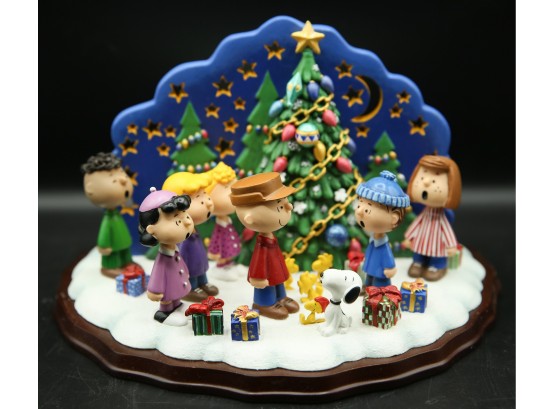 Danbury Mint Peanuts Christmas Carolers (011)