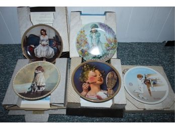 Five Assorted 8' Decorative Plates (055)