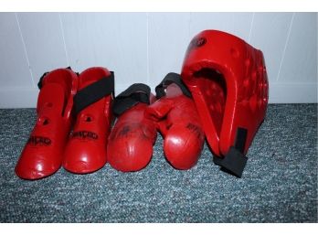 Macho Red Sparring Gear; Head, Hands, Feet Coverings (072)