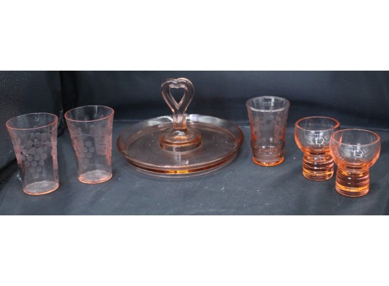 Vintage Depression Glass 6 Glasses With  Heart Shaped Serving Platter With Handle. (067)