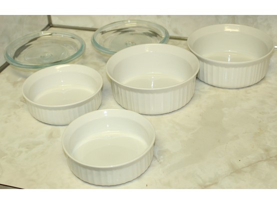 4 Corningware Pieces With 2 Lids, Made In China. Two 24Oz And Two 1 1/2Qt - Frenchwhite Stoneware. No Sto(173)