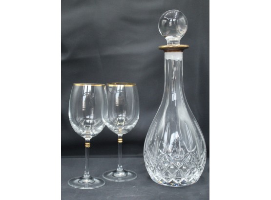 Crystal Wine Decanter With Gold Colored Trim. Two Wine Glasses With Gold Colored Rims. (031)
