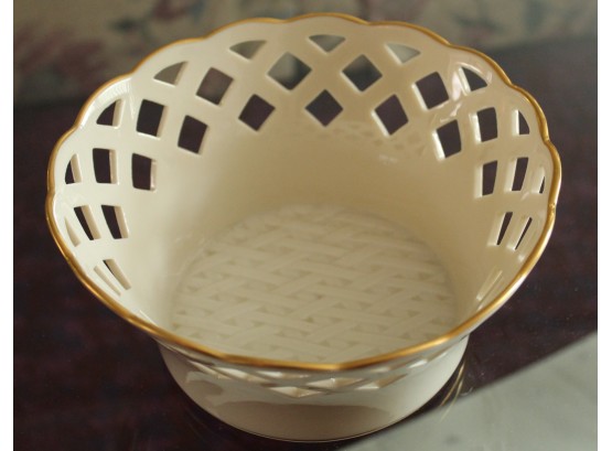 Lenox Diamond Cutouts Bowl With Gold Colored Trim, Made In The USA (097)