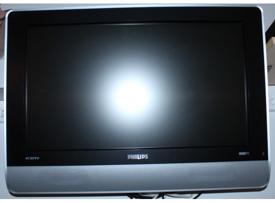 Phillips TV And Remote. Flat HDTV. Works. Coudnt Get The Serial Number, Tv Didn’t Move.(128)