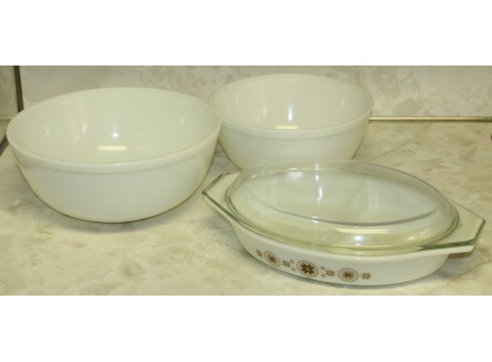 3 Baking Dishes, 2 Bowls, One Pyrex With A Lid. 1.5 Qt, Made In USA, Overnware 29. (177)
