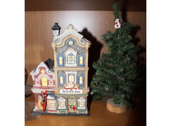 Fitches Inn Christmas House And Christmas Tree (110)