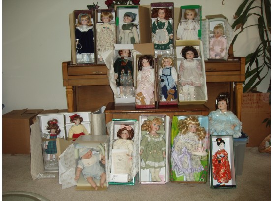 Beautiful Lot Of 18 Vintage Porcelain Dolls (197)