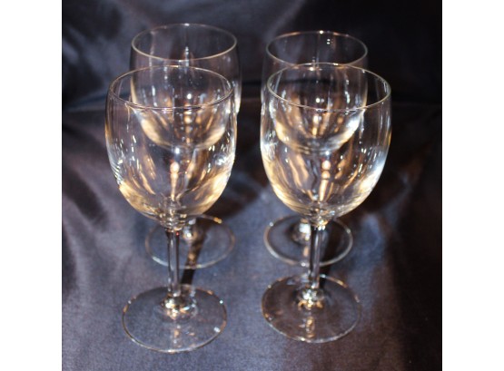 4 Wine Glasses (138)