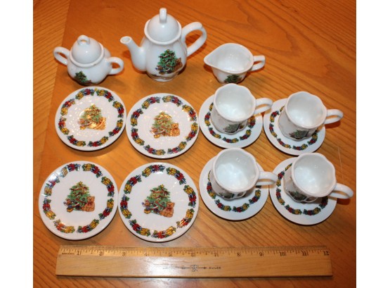 Children's Christmas Themed Tea Set (105)