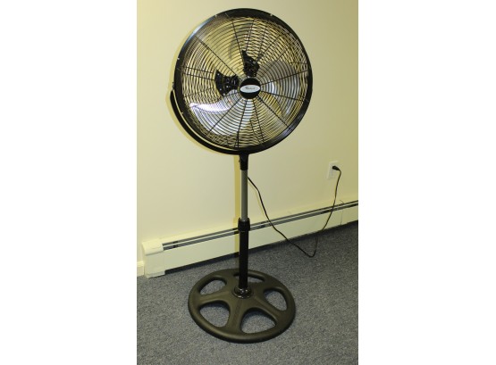 Like New Whirlpool Standing Oscillating Fan With Adjustable Height Movement  (W148)