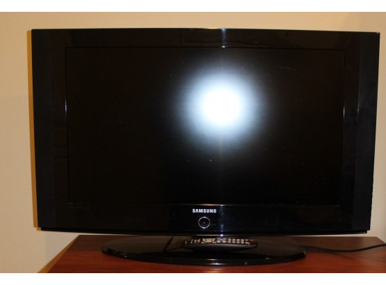 32' Samsung TV #LN32A330J1D Sept 2008 (Y198)