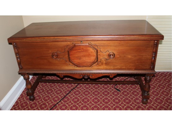 Vintage Cedar Caswell Runyan Co Furniture Storage Chest  (29)