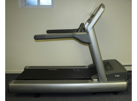 Life Fitness Treadmill T9i (G199)